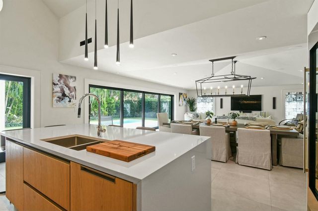 170 Beacon Lane, Jupiter Inlet Colony, FL 33469