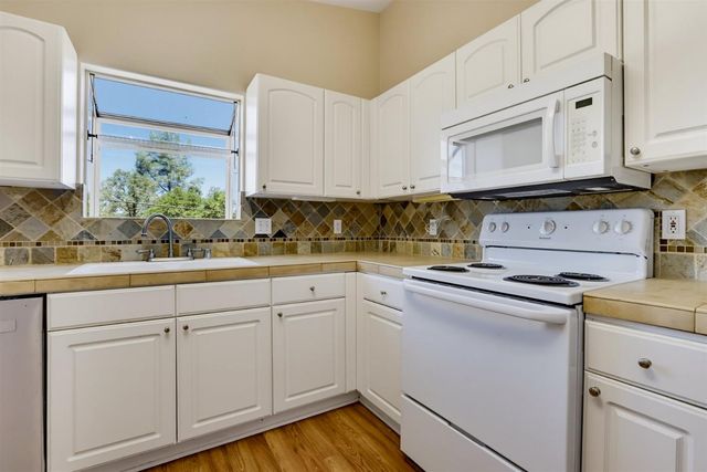 18500 Fair Oaks Dr, Penn Valley, CA 95946