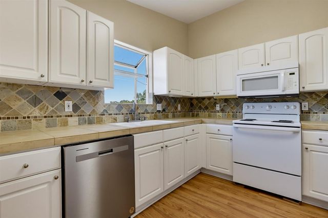 18500 Fair Oaks Dr, Penn Valley, CA 95946