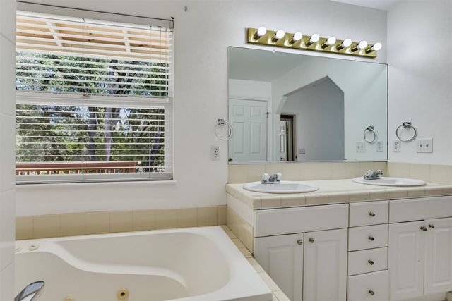 18500 Fair Oaks Dr, Penn Valley, CA 95946