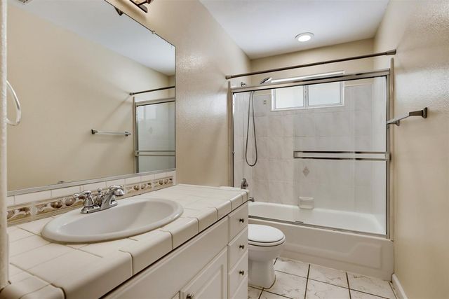 18500 Fair Oaks Dr, Penn Valley, CA 95946