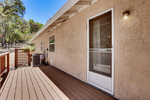 18500 Fair Oaks Dr, Penn Valley, CA 95946