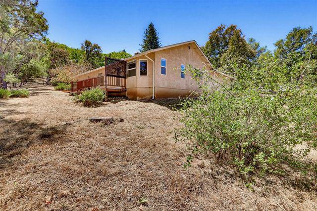 18500 Fair Oaks Dr, Penn Valley, CA 95946