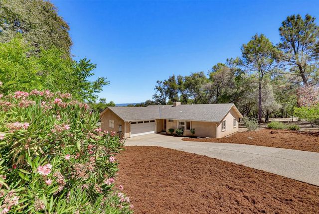 18500 Fair Oaks Dr, Penn Valley, CA 95946