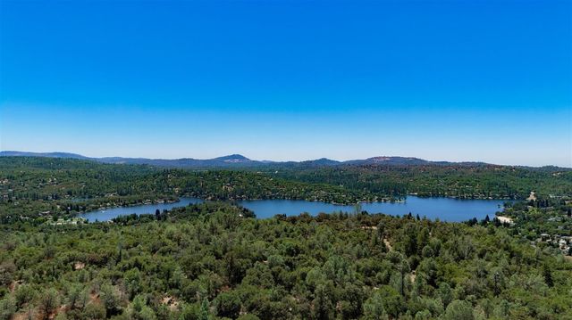 18500 Fair Oaks Dr, Penn Valley, CA 95946