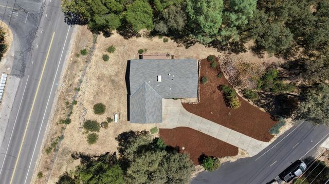 18500 Fair Oaks Dr, Penn Valley, CA 95946