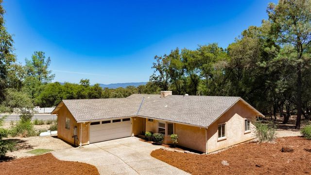 18500 Fair Oaks Dr, Penn Valley, CA 95946