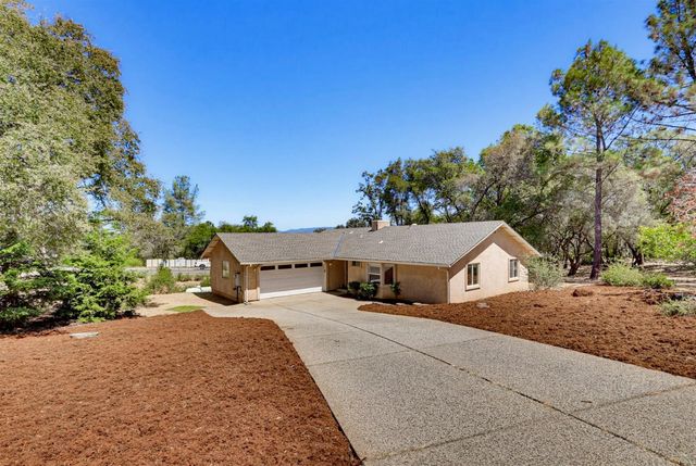 18500 Fair Oaks Dr, Penn Valley, CA 95946