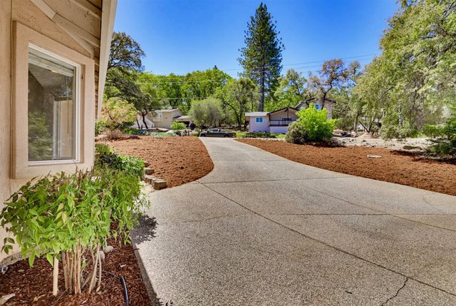 18500 Fair Oaks Dr, Penn Valley, CA 95946
