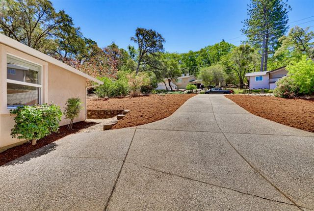 18500 Fair Oaks Dr, Penn Valley, CA 95946