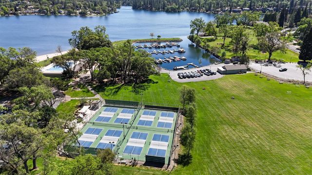 18500 Fair Oaks Dr, Penn Valley, CA 95946