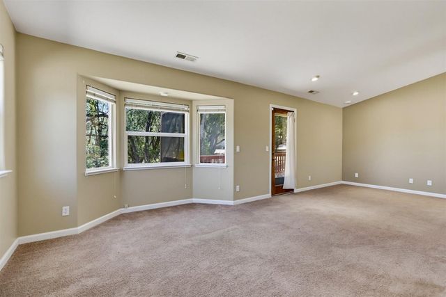 18500 Fair Oaks Dr, Penn Valley, CA 95946