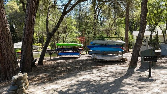 18500 Fair Oaks Dr, Penn Valley, CA 95946