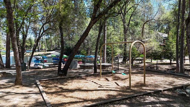 18500 Fair Oaks Dr, Penn Valley, CA 95946