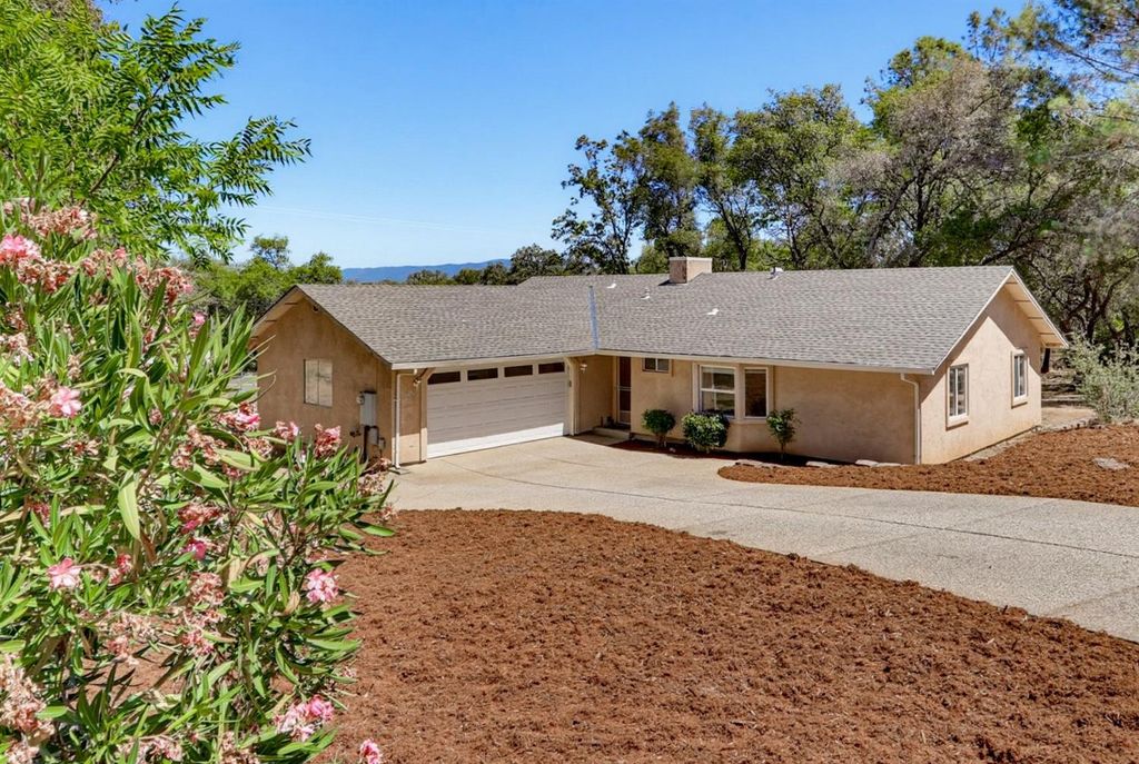18500 Fair Oaks Dr, Penn Valley, CA 95946