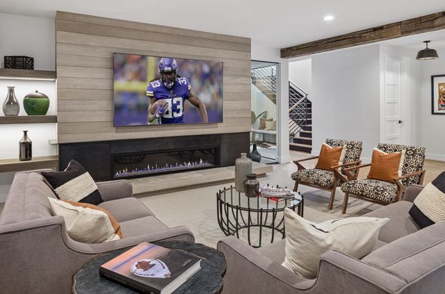 601 Fox Hill Drive, Chanhassen, MN 55317