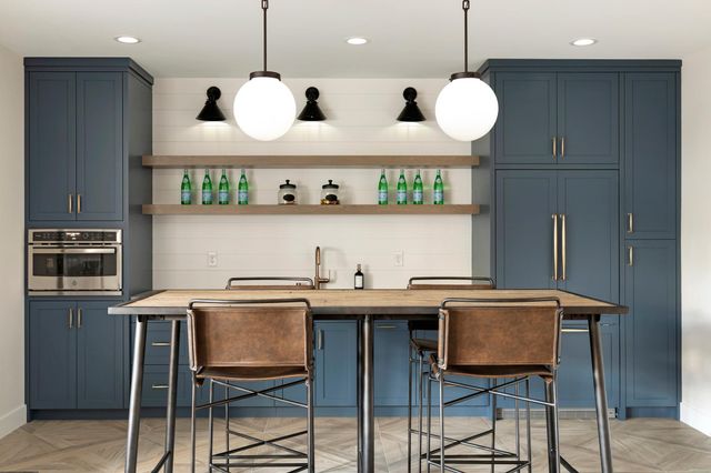 601 Fox Hill Drive, Chanhassen, MN 55317