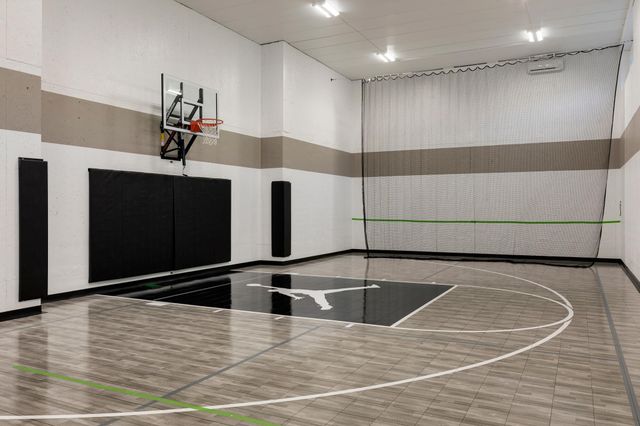 601 Fox Hill Drive, Chanhassen, MN 55317