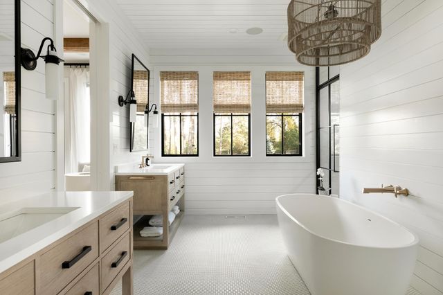 601 Fox Hill Drive, Chanhassen, MN 55317