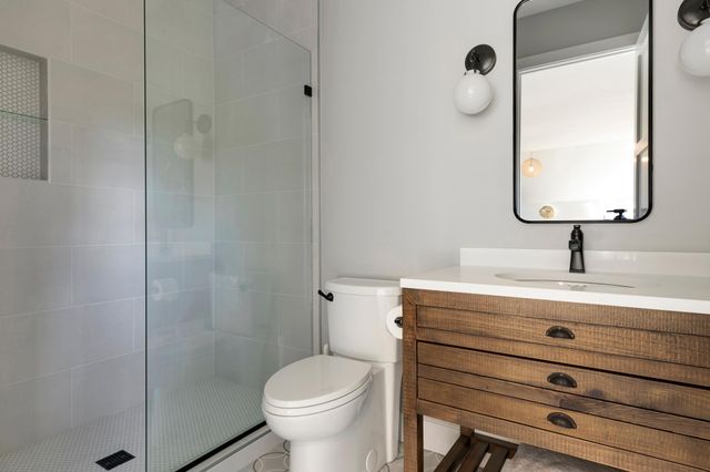 601 Fox Hill Drive, Chanhassen, MN 55317