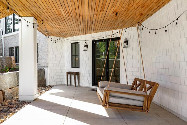 601 Fox Hill Drive, Chanhassen, MN 55317