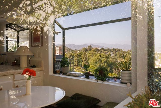 2446 Ronda Vista Drive, Los Angeles, CA 90027