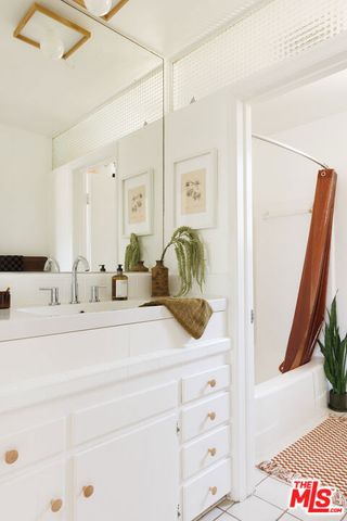 2446 Ronda Vista Drive, Los Angeles, CA 90027