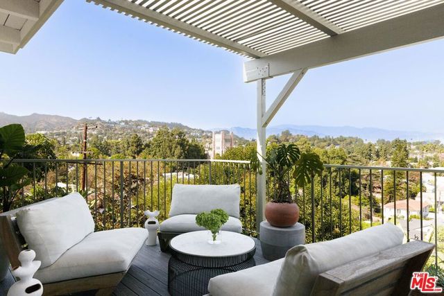 2446 Ronda Vista Drive, Los Angeles, CA 90027