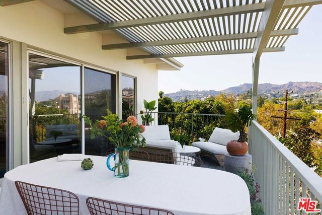 2446 Ronda Vista Drive, Los Angeles, CA 90027