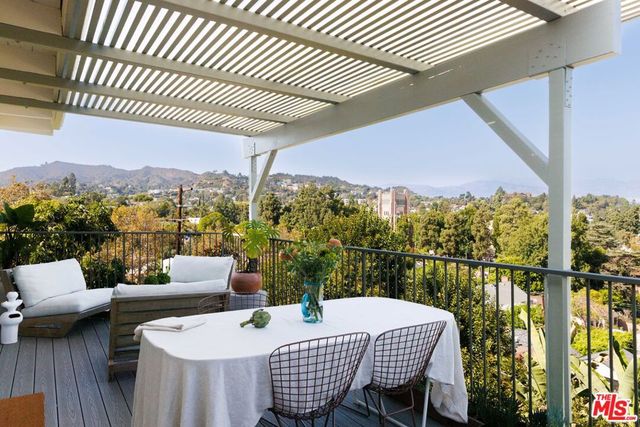 2446 Ronda Vista Drive, Los Angeles, CA 90027