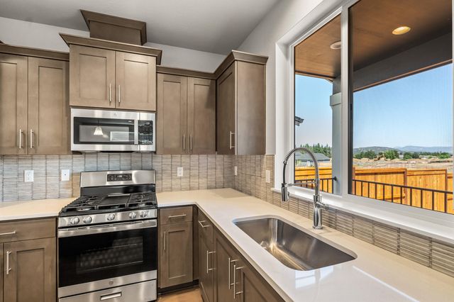 151 Valemont Drive 39, Eagle Point, OR 97524