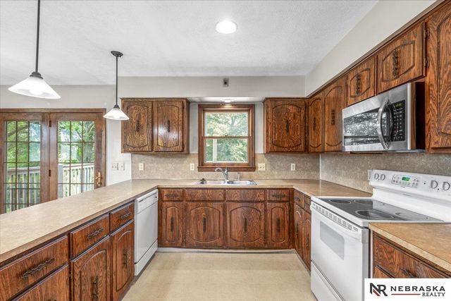 5618 S 155 Street, Omaha, NE 68137