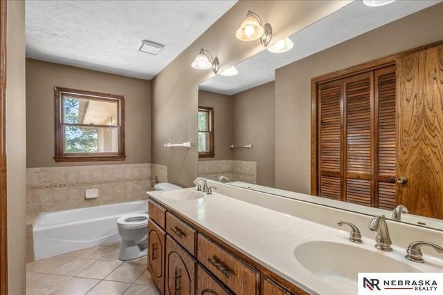 5618 S 155 Street, Omaha, NE 68137