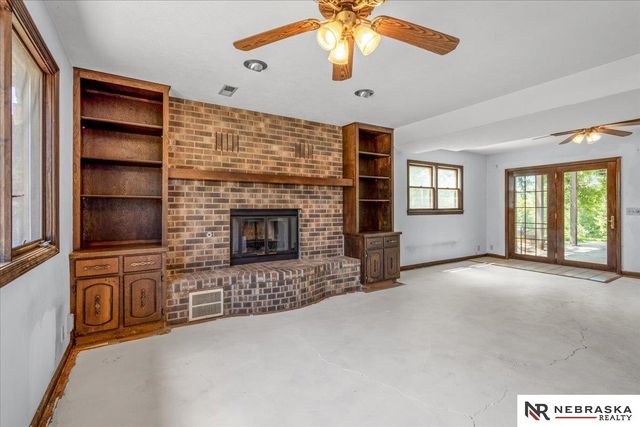 5618 S 155 Street, Omaha, NE 68137