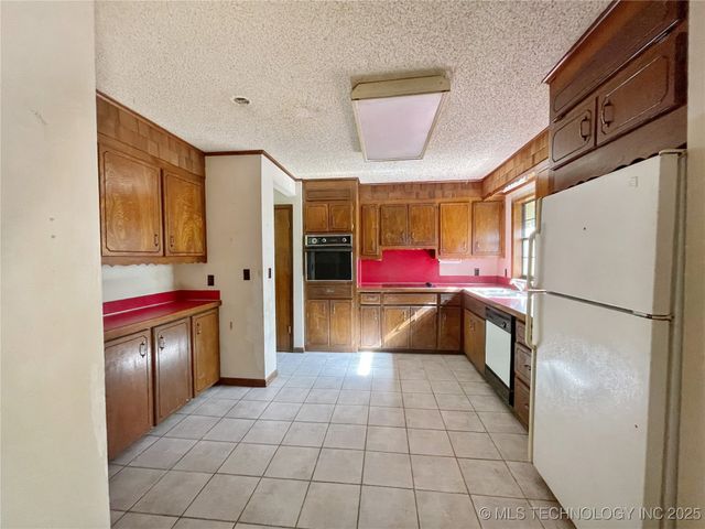 10305 S Alt 75 Highway, Preston, OK 74456