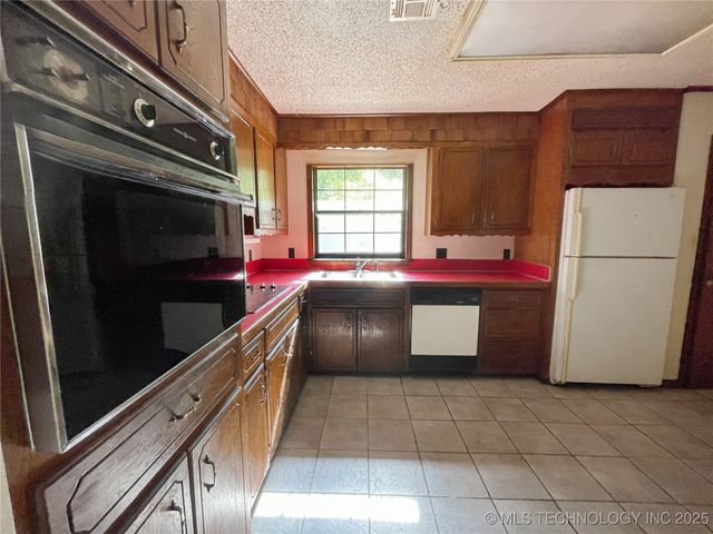 10305 S Alt 75 Highway, Preston, OK 74456