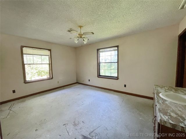 10305 S Alt 75 Highway, Preston, OK 74456