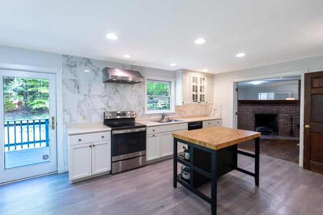 2 Carriage Lane, Hanover, NH 03755