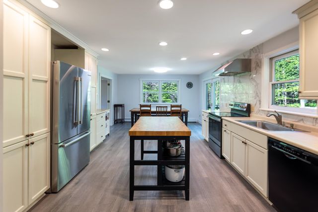 2 Carriage Lane, Hanover, NH 03755