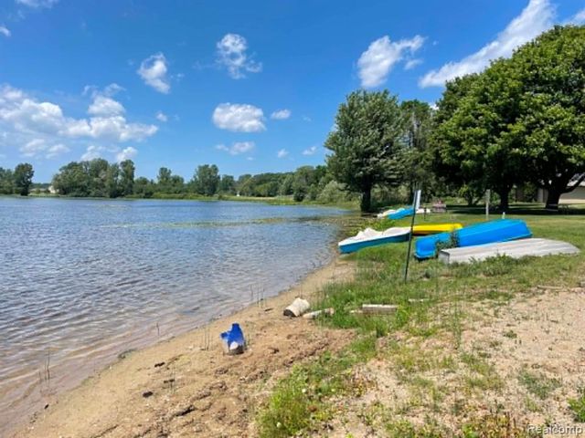 26965 Milford 37, South Lyon, MI 48178
