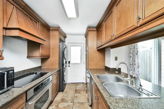 10615 Briar Forest Drive 1001, Houston, TX 77042