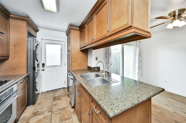 10615 Briar Forest Drive 1001, Houston, TX 77042