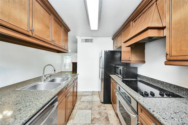 10615 Briar Forest Drive 1001, Houston, TX 77042