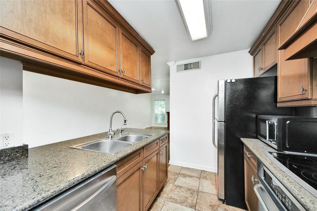 10615 Briar Forest Drive 1001, Houston, TX 77042