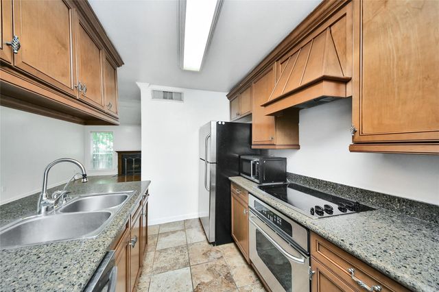 10615 Briar Forest Drive 1001, Houston, TX 77042