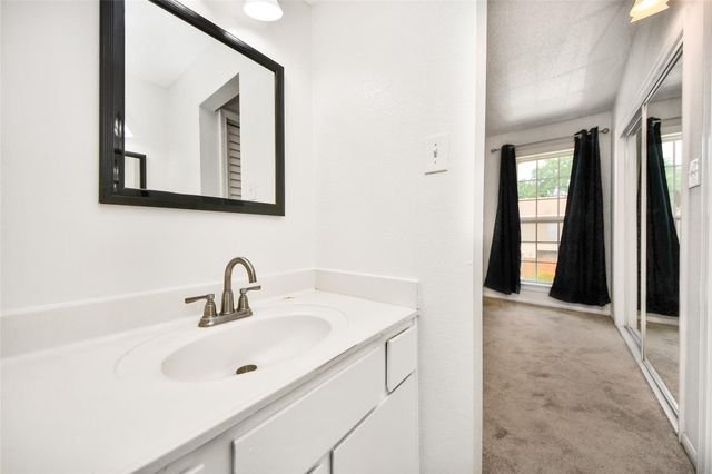 10615 Briar Forest Drive 1001, Houston, TX 77042