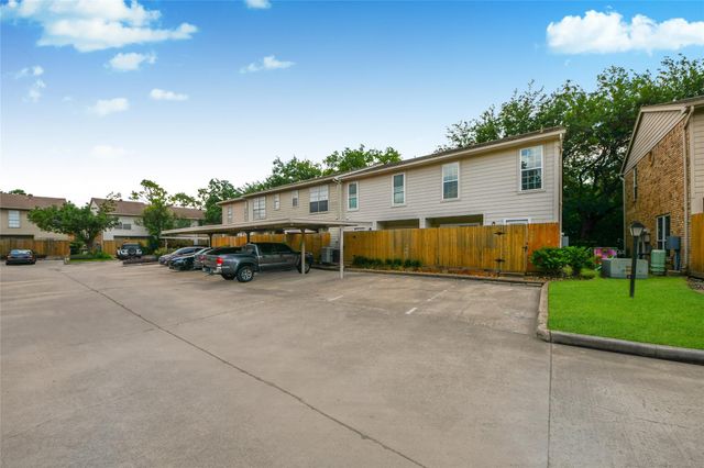 10615 Briar Forest Drive 1001, Houston, TX 77042