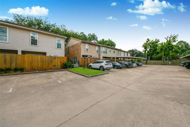 10615 Briar Forest Drive 1001, Houston, TX 77042