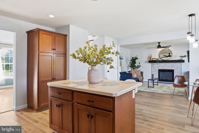85 ANGELA LN, York, PA 17402