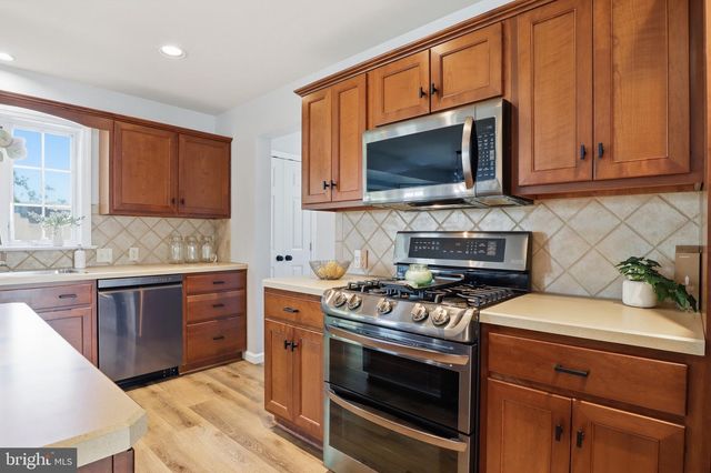 85 ANGELA LN, York, PA 17402